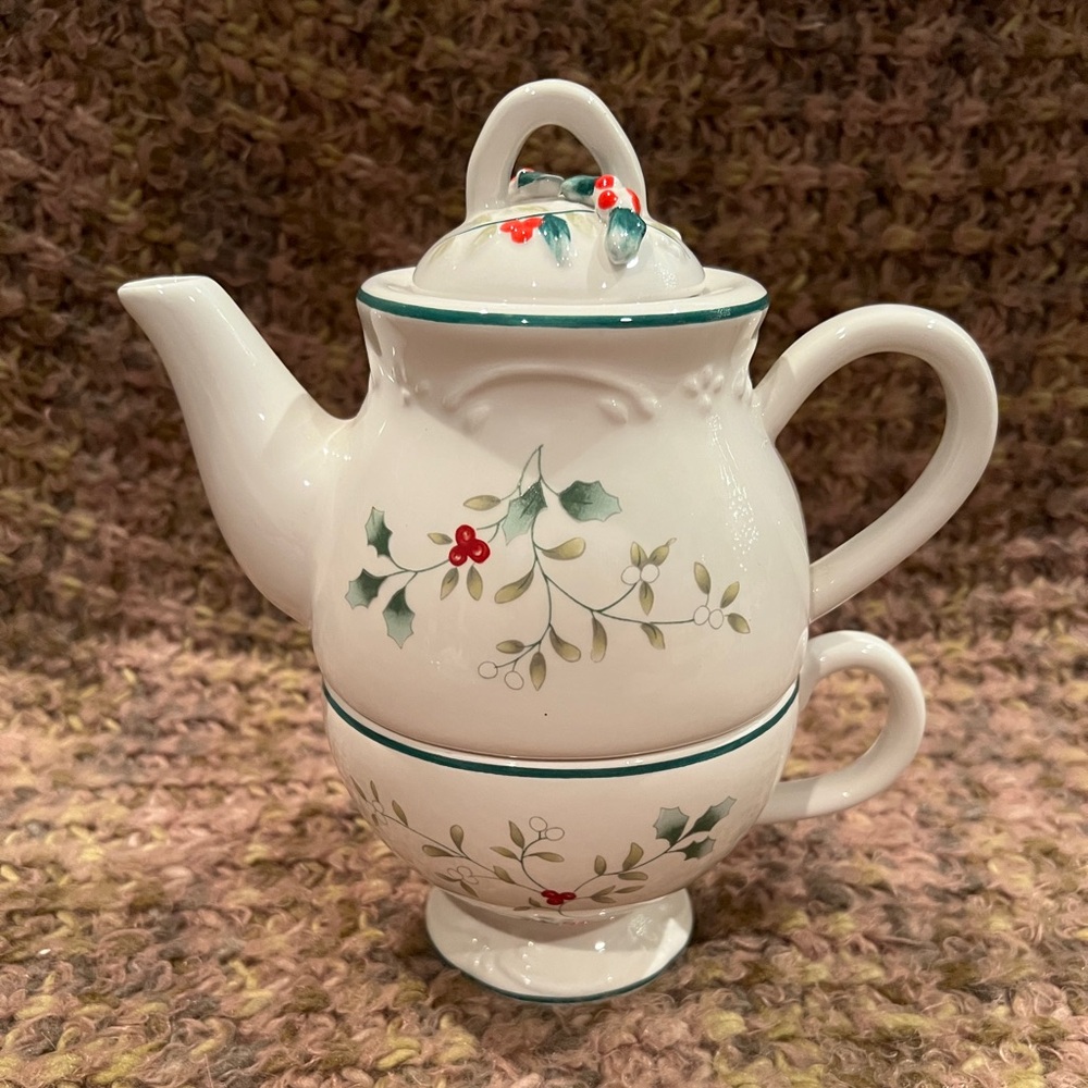 Pfaltzgraff Vintage Ceramic “Winterberry” Tea For One Stackable Tea Cup & Pot